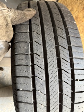 Качественные шины бу:  Michelin Defender 2 /., шины б у R 18 фото