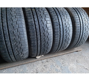Nokian WD A4  .. . . 235/40R 18