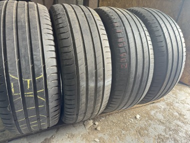 Michelin Latitude Sport 3  ..  /  . 235/55R 19