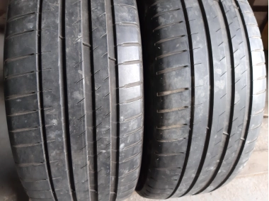 Michelin Pilot Sport 4 . 235/45R 18