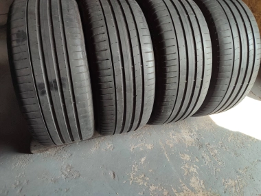 Pirelli P Zero   . 245/40R 19