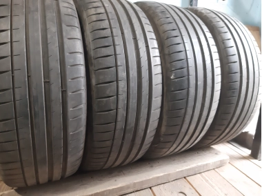 Michelin Pilot Sport 4  ..  . 225/45R 19