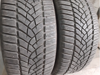 GoodYear UltraGrip Performance  . . 235/45R 18