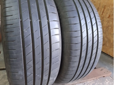 Good Year Efficient Grip Performance…/ 215/50R 17