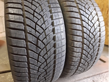 GoodYear UltraGrip Performance  . . 235/40R 18