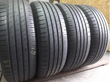 Good Year Efficient Grip Performance .  ./. 215/60R 17