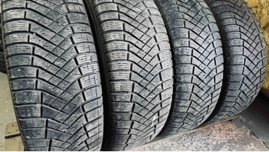 Pirelli Ice Zero 235/65R 17