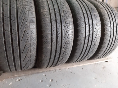Pirelli Sottozero .    . 235/50R 17