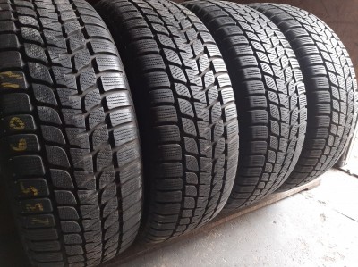 Bridgestone Blizzak LM-25 4x4 235/60R 17