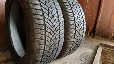 GoodYear Ultra Grip..//./ 245/45R 17