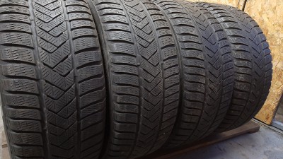 Шини на авто в хорошому стані Pirelli Sottozero 3 шириною 235 висотою 45 радіусом R 18 низькі ціни