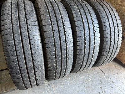 Шини на авто в хорошому стані Michelin AgilisCamping шириною 225 висотою 75 радіусом R 16C низькі ціни
