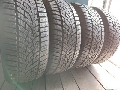 Goodyear UltraGripPerformance/ 225/55R 16