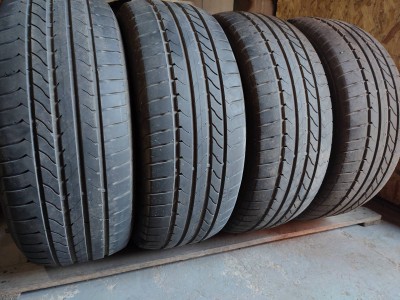 GoodYear Efficient Grip../… 235/55R 18