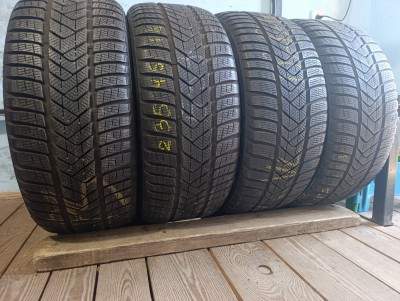 Уживані шини з Європи  Pirelli Sottozero 3  235/45 R 18  Шини на авто в хорошому стані Pirelli Sottozero 3  шириною 235 висотою 45 радіусом R 18 низькі ціни
