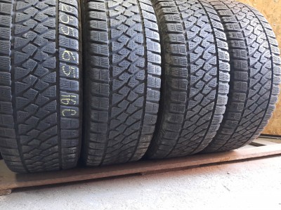 Уживані шини з Європи  Bridgestone Blizzak W810 235/65 R 16C  Шини на авто в хорошому стані Bridgestone Blizzak W810 шириною 235 висотою 65 радіусом R 16C низькі ціни