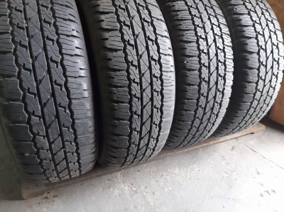 Bridgestone Dueler A/T   . 265/65R 17