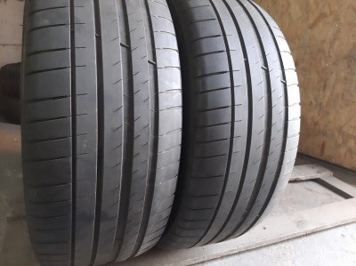 Michelin Pilot Sport 4.  ../.. 235/45R 18