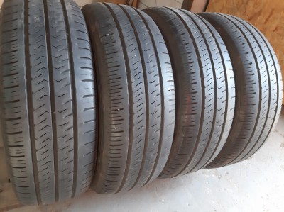 Шини на авто в хорошому стані Hankook Radial RA 28E шириною 215 висотою 65 радіусом R 16C низькі ціни