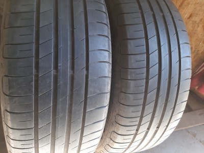 Шини на авто в хорошому стані GoodYear Efficient Grip шириною 225 висотою 55 радіусом R 17 низькі ціни
