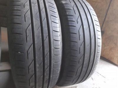 Шини на авто в хорошому стані Bridgestone Turanza T001 шириною 205 висотою 50 радіусом R 17 низькі ціни