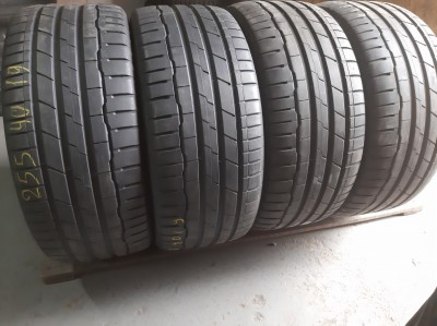 Шини на авто в хорошому стані Hankook Ventus S1 evo3 шириною 255 висотою 40 радіусом R 19 низькі ціни