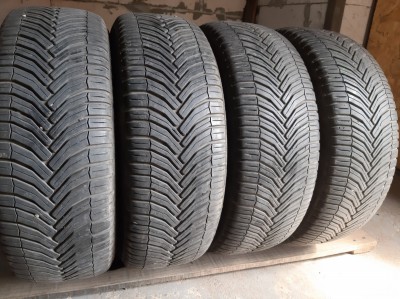 Шини на авто в хорошому стані Michelin Cross Climate шириною 205 висотою 60 радіусом R 16 низькі ціни