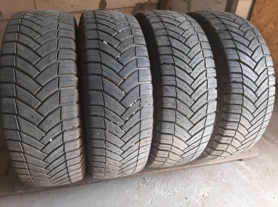 Шини на авто в хорошому стані Michelin Agilis Cross Climate шириною 215 висотою 65 радіусом R 16C низькі ціни