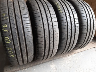 Шини на авто в хорошому стані Michelin Energy Saver шириною 205 висотою 60 радіусом R 16 низькі ціни