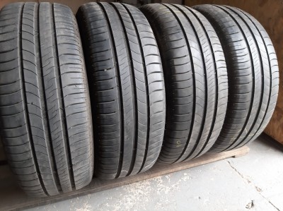 Шини на авто в хорошому стані Michelin Energy Saver . шириною 215 висотою 60 радіусом R 16 низькі ціни