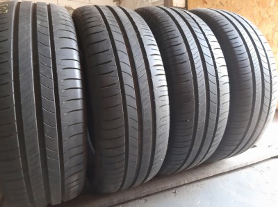 Шини на авто в хорошому стані Michelin Energy Saver . шириною 215 висотою 60 радіусом R 16 низькі ціни