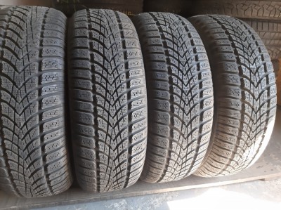 Шини на авто в хорошому стані Dunlop SP Winter Sport 4D шириною 215 висотою 65 радіусом R 16 низькі ціни