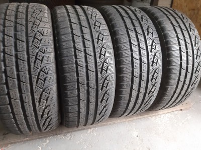 Шини на авто в хорошому стані Pirelli Sottozero Winter 240 шириною 235 висотою 45 радіусом R 18 низькі ціни