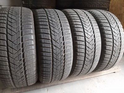 Шини на авто в хорошому стані Pirelli Sottozero 3 шириною 235 висотою 45 радіусом R 18 низькі ціни