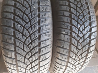 Шини на авто в хорошому стані GoodYear Ultra Grip Performance шириною 215 висотою 60 радіусом R 16 низькі ціни