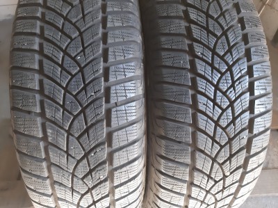 Шини на авто в хорошому стані GoodYear Ultra Grip Perfomance шириною 215 висотою 65 радіусом R 16 низькі ціни
