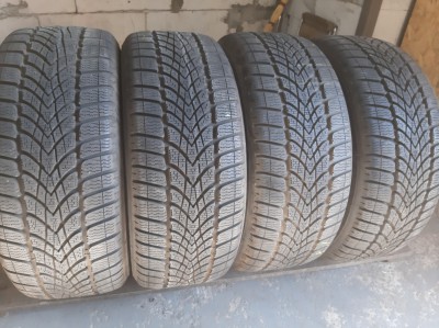 Шини на авто в хорошому стані Dunlop SP WinterSport 4D шириною 225 висотою 50 радіусом R 17 низькі ціни