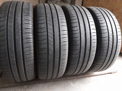Шини на авто в хорошому стані Michelin Energy Saver    шириною 205 висотою 60 радіусом R 16 низькі ціни