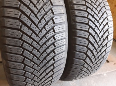 Yokohama BluearthWinter V906  ..  .. 225/50R 17