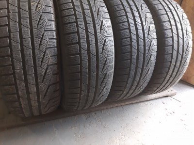 Pirelli Sottozero Winter 210  .. .. 235/50R 19