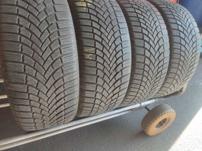 Шини на авто в хорошому стані Bridgestone Blizzak LM-005  … .  шириною 215 висотою 50 радіусом R 17 низькі ціни