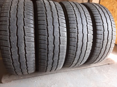 Шини на авто в хорошому стані Michelin Agilis Alpin.    шириною 235 висотою 65 радіусом R 16C низькі ціни