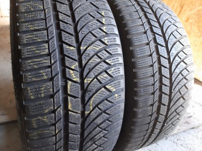 Шини на авто в хорошому стані Kumho Winter Craft WP 72     шириною 235 висотою 40 радіусом R 19 низькі ціни