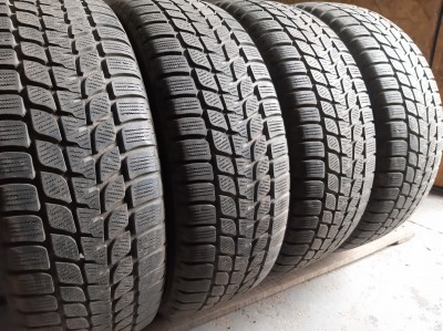 Шини на авто в хорошому стані Bridgestone Blizzak LM-25 4*4   шириною 215 висотою 65 радіусом R 16 низькі ціни