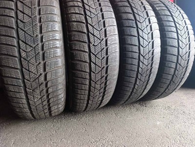 Уживані шини з Європи  Pirelli Sottozero3     205/55 R 17  Шини на авто в хорошому стані Pirelli Sottozero3     шириною 205 висотою 55 радіусом R 17 низькі ціни
