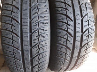 Шини на авто в хорошому стані TOYO Snowprox S 943    шириною 235 висотою 60 радіусом R 16 низькі ціни