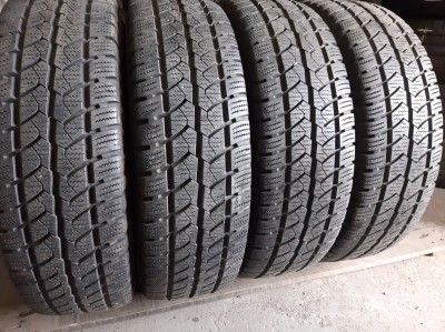 Шини на авто в хорошому стані Semperit Van Grip      . шириною 205 висотою 75 радіусом R 16C низькі ціни