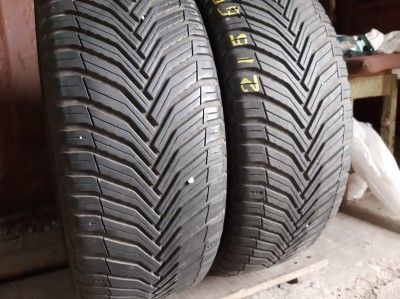 Шини на авто в хорошому стані Michelin Cross Climate 2   …   шириною 215 висотою 55 радіусом R 17 низькі ціни