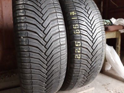 Шини на авто в хорошому стані Michelin Cross Climate SUV       шириною 225 висотою 65 радіусом R 17 низькі ціни