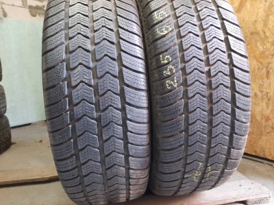 Уживані шини з Європи  Semperit Van-Grip 2   . 235/65 R 16C  Шини на авто в хорошому стані Semperit Van-Grip 2   . шириною 235 висотою 65 радіусом R 16C низькі ціни